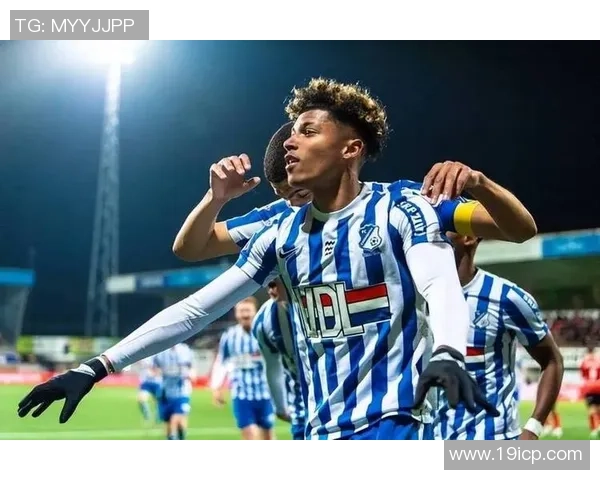 埃因青年队迎战阿尔梅勒全力争胜展现青春风采 埃因青年队迎战阿尔梅勒全力争胜展现青春风采