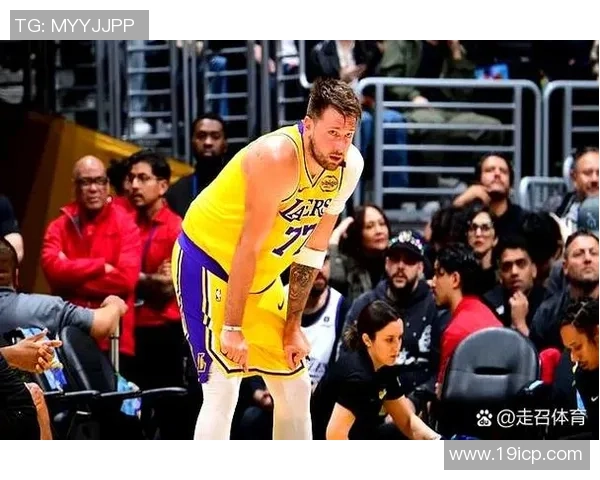 火箭队与湖人队激战回顾：2017年12月21日的精彩对决与赛后分析